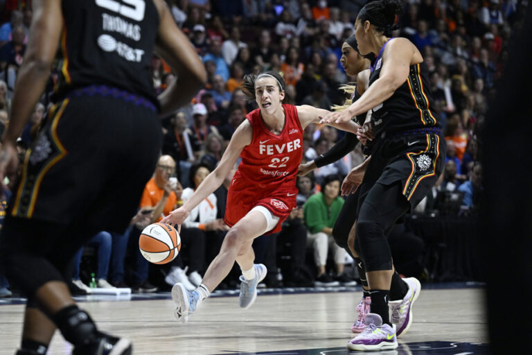 WNBA | Caitlin Clark chosen rookie of the year, an almost unanimous choice