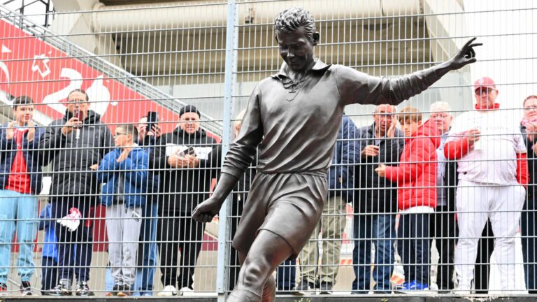 Why does France have so few statues of footballers?