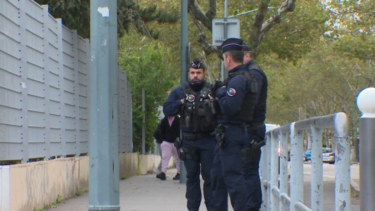 a high school in Vénissieux targeted by fireworks mortars