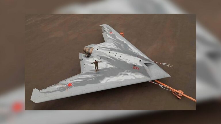 a latest generation Russian drone shot down in the Donbass… by a Russian fighter