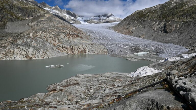 despite a snowy winter, the melting of Swiss glaciers has been “massive” this year, warn glaciologists