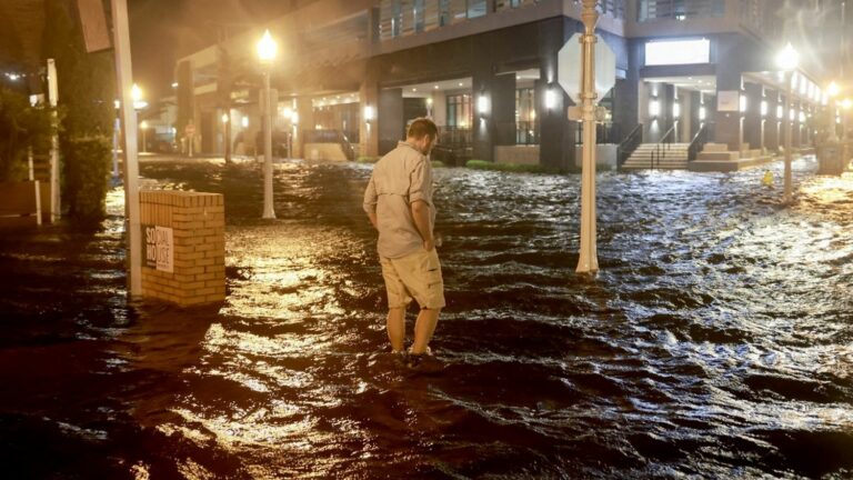 “devastating rains” and wind gusts approaching 170 km/h in Florida