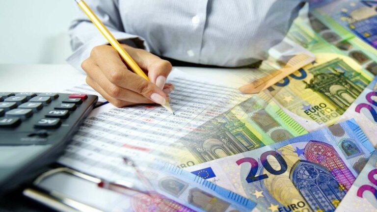 Calculating Your Income: How Much You Must Earn for a 300,000 Euro Home