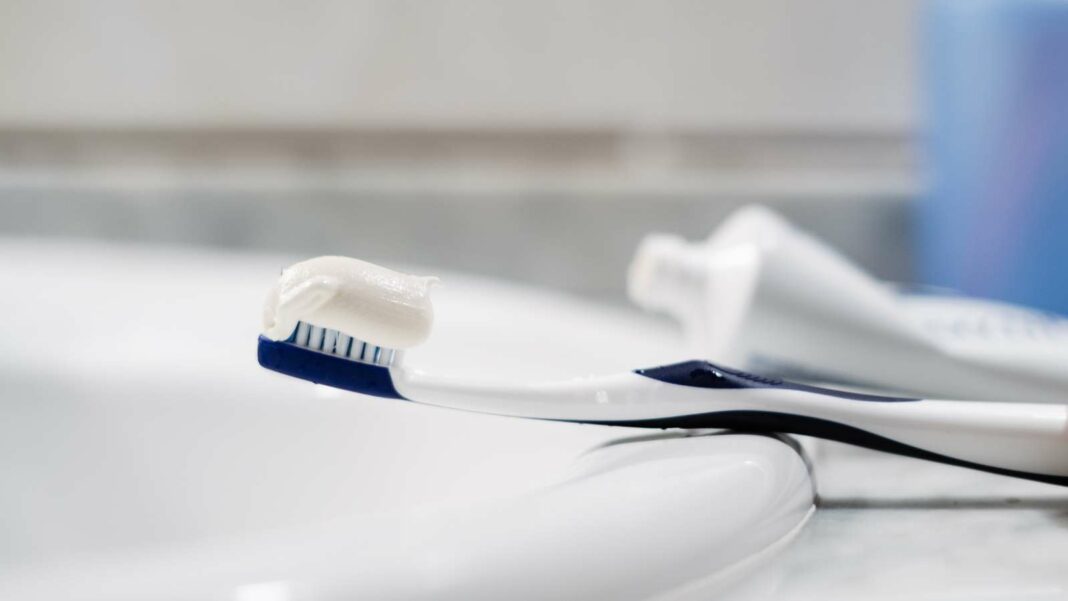 Is Brushing Your Teeth for 2 or 3 Minutes Incorrect?