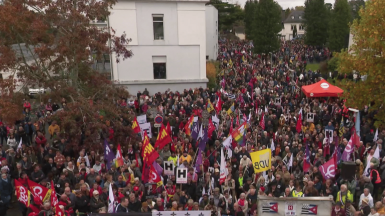 in Carhaix, residents demonstrate against restrictions on access to emergencies