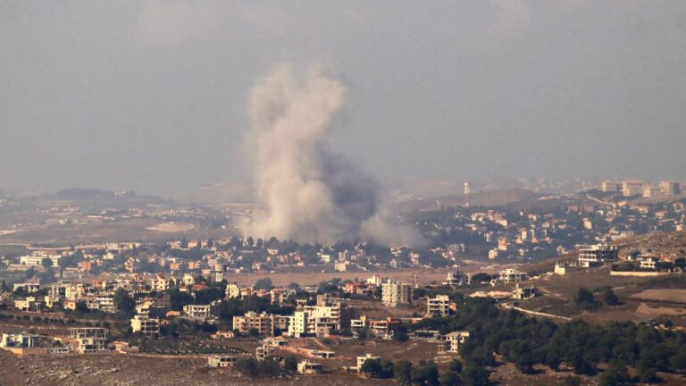 in the south of Lebanon, families stranded in their village, at the heart of the bombings