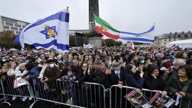 one year after October 7, thousands of people in Paris and London in support of Israel and the victims of the attack