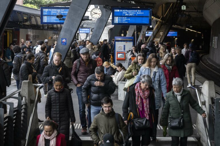 Title: Rising Trend of EU Nationals Relocating to Switzerland While Swiss Emigration Remains Low