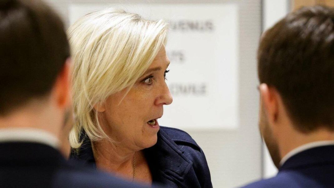 Le Pen's Camp Slams RN Trial as Political Move, Darmanin Supports 2027 Candidacy