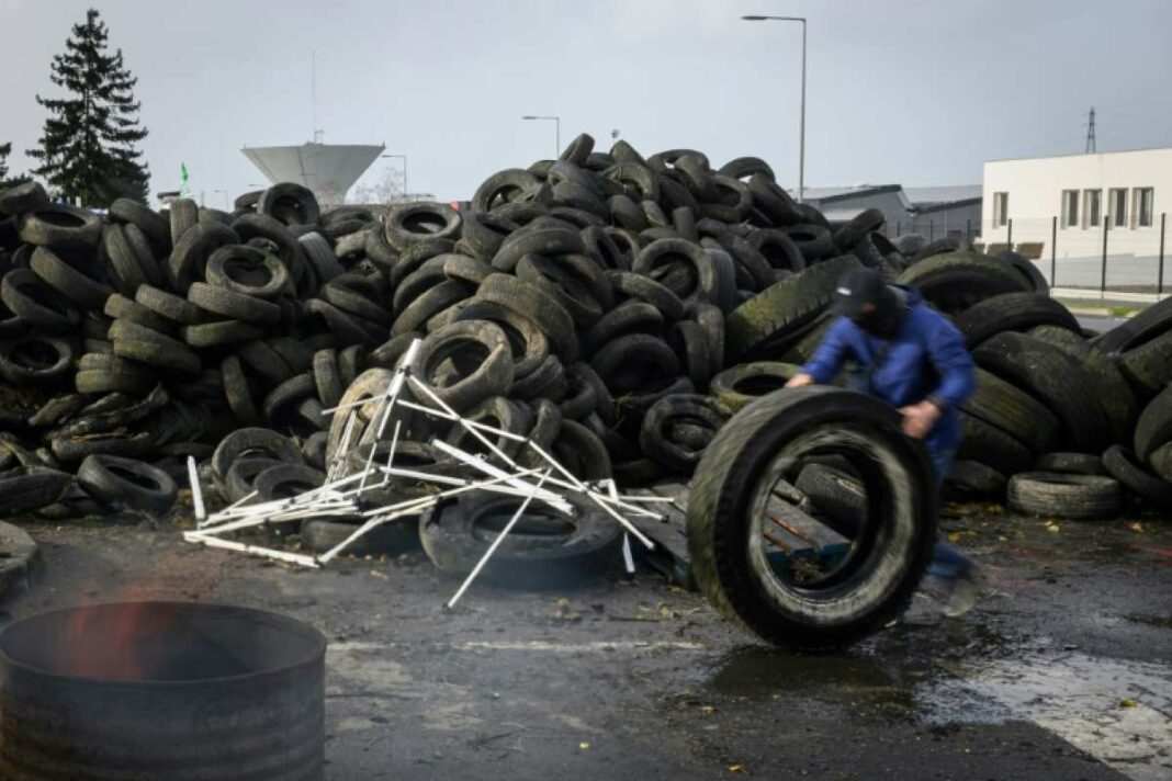 Michelin Employees in Cholet Stay United for Dignified Departure