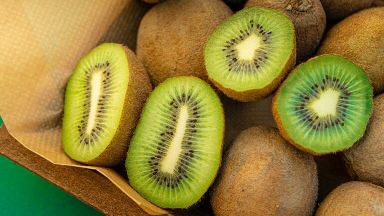 Discover the Benefits of Eating Kiwi with the Skin: Here's Why You Should Start Today