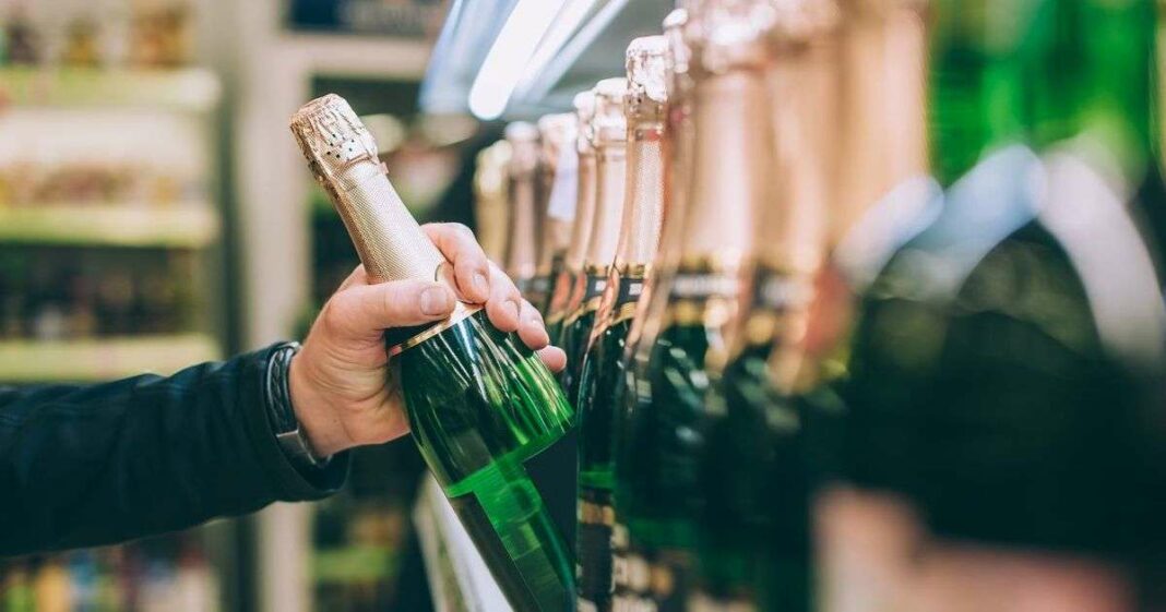 Top Affordable Champagnes for a Perfect Christmas Celebration, Recommended by UFC Que-Choisir