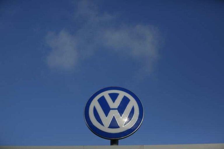 Volkswagen Workers in Germany to Begin Strike Action on Monday - Zonebourse