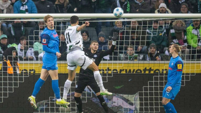 Kleindienst and Plea Shine as Gladbach Overpowers Kiel with Heading Skills