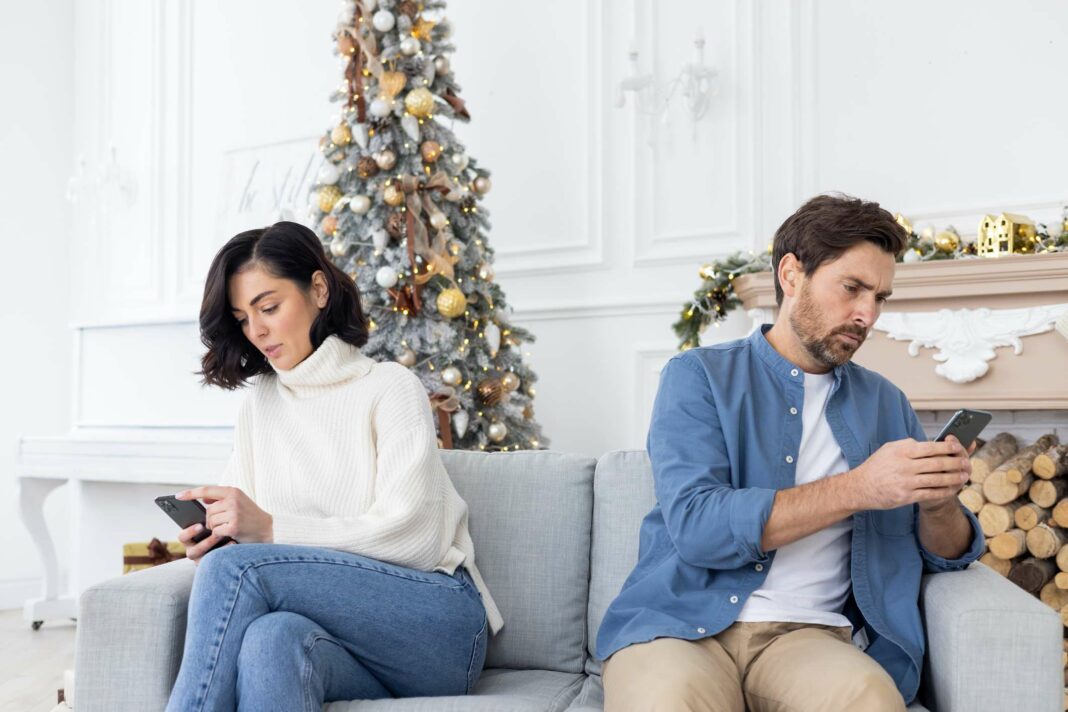 Finding Holiday Calm Amidst Technology: Tips for a Stress-Free Christmas Celebration