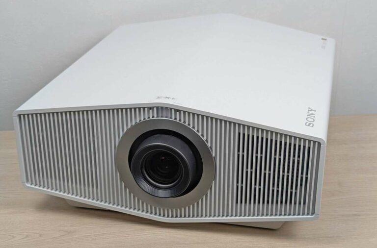 Comprehensive Review of the Sony BRAVIA Projector 8 (VPL-XW6100ES) - Smart TV Insights from Frandroid