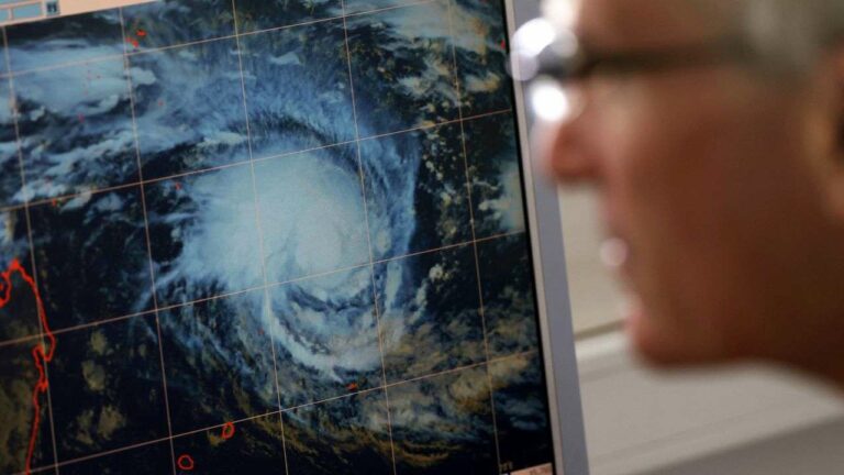 Why Cyclones Are Increasingly Powerful but Not More Frequent