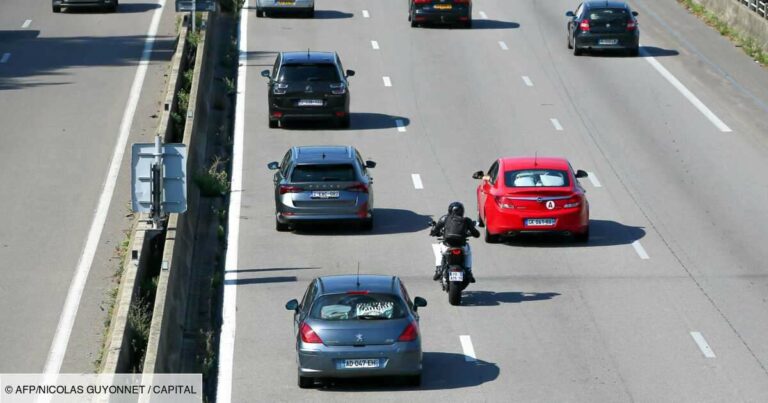 Motorcycle Lane Splitting Allowed: Riders Can Continue Between Lanes for a Limited Time