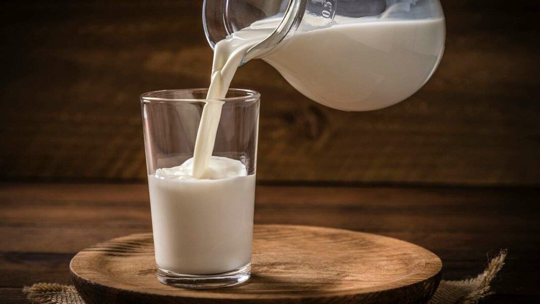 How to Determine if Your Milk is Fresh: Tips on Smell, Color, and Expiration Dates