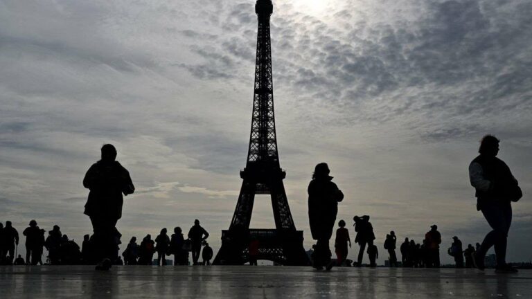 The Closure of Paris's Last Tourist Office: A Sign of the End for Traditional Visitor Centers?