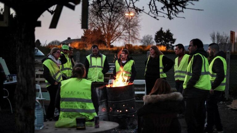 François Bayrou's Call to Revisit Yellow Vests' Grievance Books: What's Next?