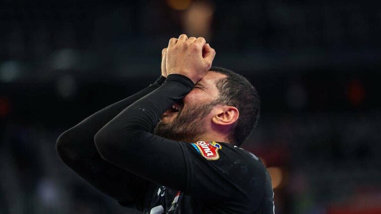 Heartbreak in Handball: Underdog's Emotional Reaction to 0.3 Seconds of "French Miracle"