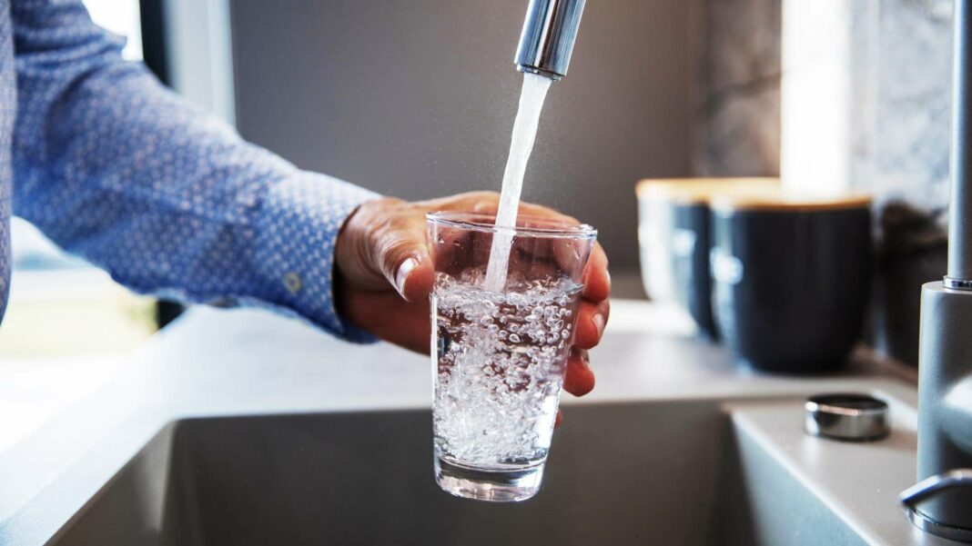 Study Reveals the Benefits of Increasing Your Daily Water Intake by Five Glasses