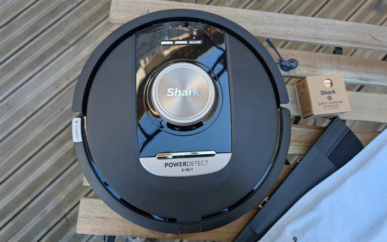 Comprehensive Review of the Shark PowerDetect NeverTouch Pro Robot Vacuum: Performance and Features Uncovered