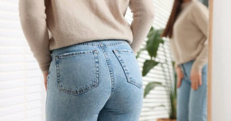 Reviving the Classic: How to Style the Comeback of Wide-Leg Jeans