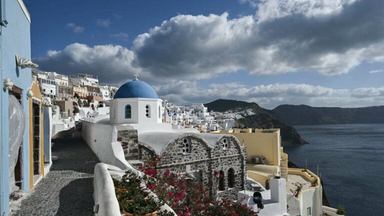 Santorini Experiences New Earthquakes, One Exceeding Magnitude 5, Emergency Declared