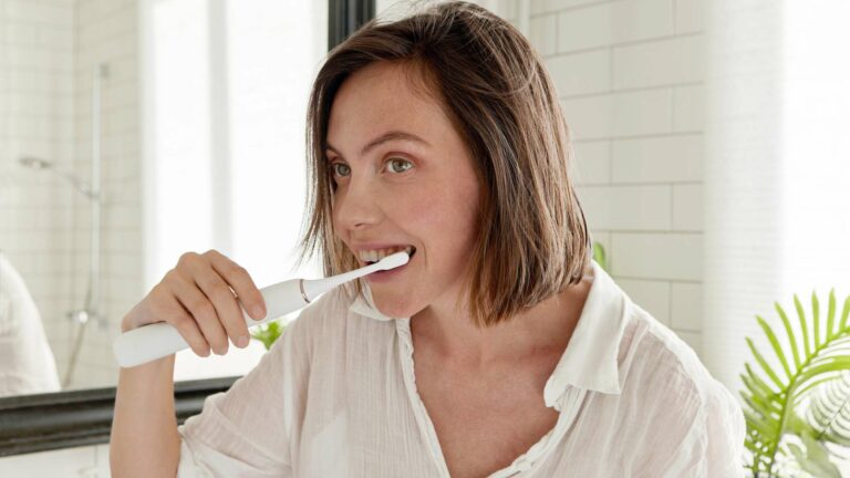 Achieve Strong Teeth with Effective Oral Care: Common Mistakes to Avoid