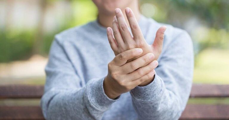 Hidden Hand Symptoms: What to Look For as Possible Indicators of an STI