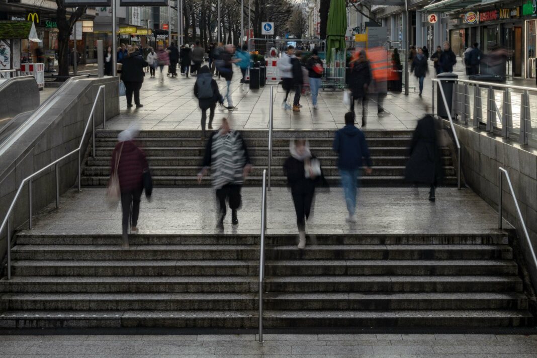 Title: How Internal Security Concerns are Shaping the German Election Campaign: A Look at Stuttgart's Serious Situation