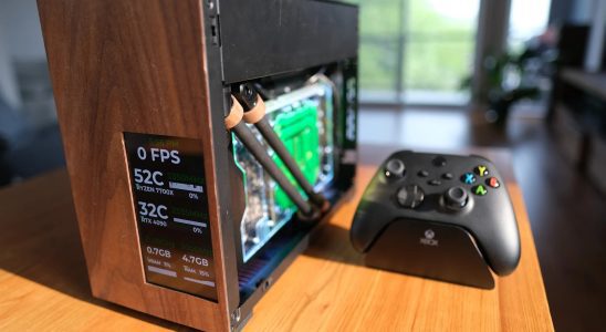 Ce petit PC de jeu à façade en bois arrive pour vos consoles de jeux