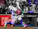 Alejandro Kirk des Blue Jays de Toronto bat en quatrième manche contre les Astros de Houston au Minute Maid Park le 3 avril 2024 à Houston, Texas. 