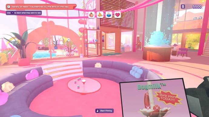 Capture d'écran officielle de The Crush House montrant l'intérieur rose somptueux de la maison pendant que les publicités sont diffusées sur votre caméscope