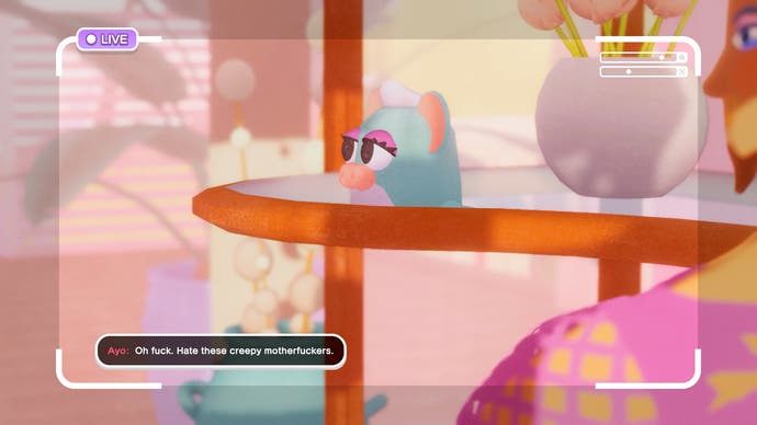 Capture d'écran officielle de Crush House vous montrant en train de filmer un jouet de style Furbie