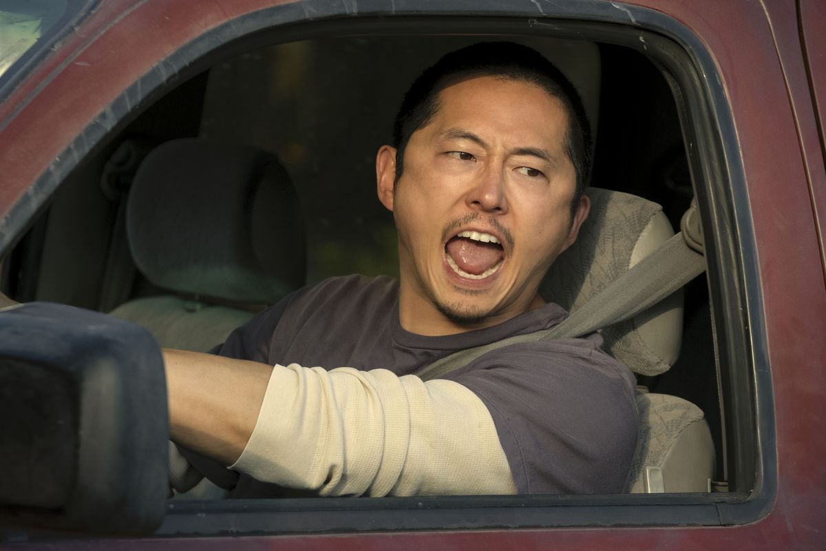 Danny (Steven Yuen) crie par la fenêtre de sa voiture