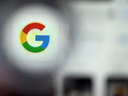 Lorsque la réponse de Google à ChatGPT a finalement été publiée, le directeur général d'Alphabet, Sundar Pichai, l'a qualifiée de « » 