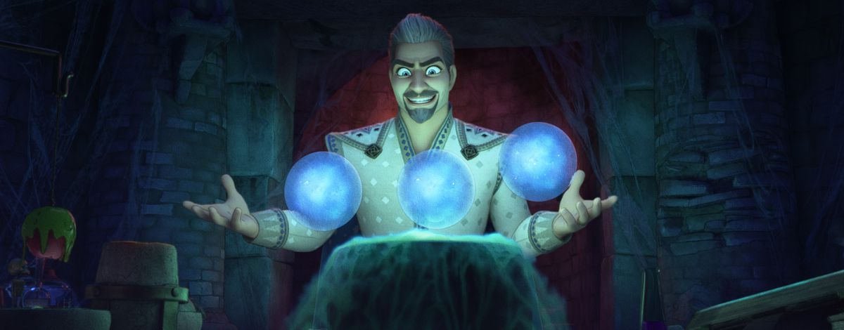Le roi Magnifico (exprimé par Chris Pine) dans le film d'animation Disney Wish sourit méchamment alors qu'il tend les mains vers trois boules bleues flottantes et brillantes dans une pièce sombre