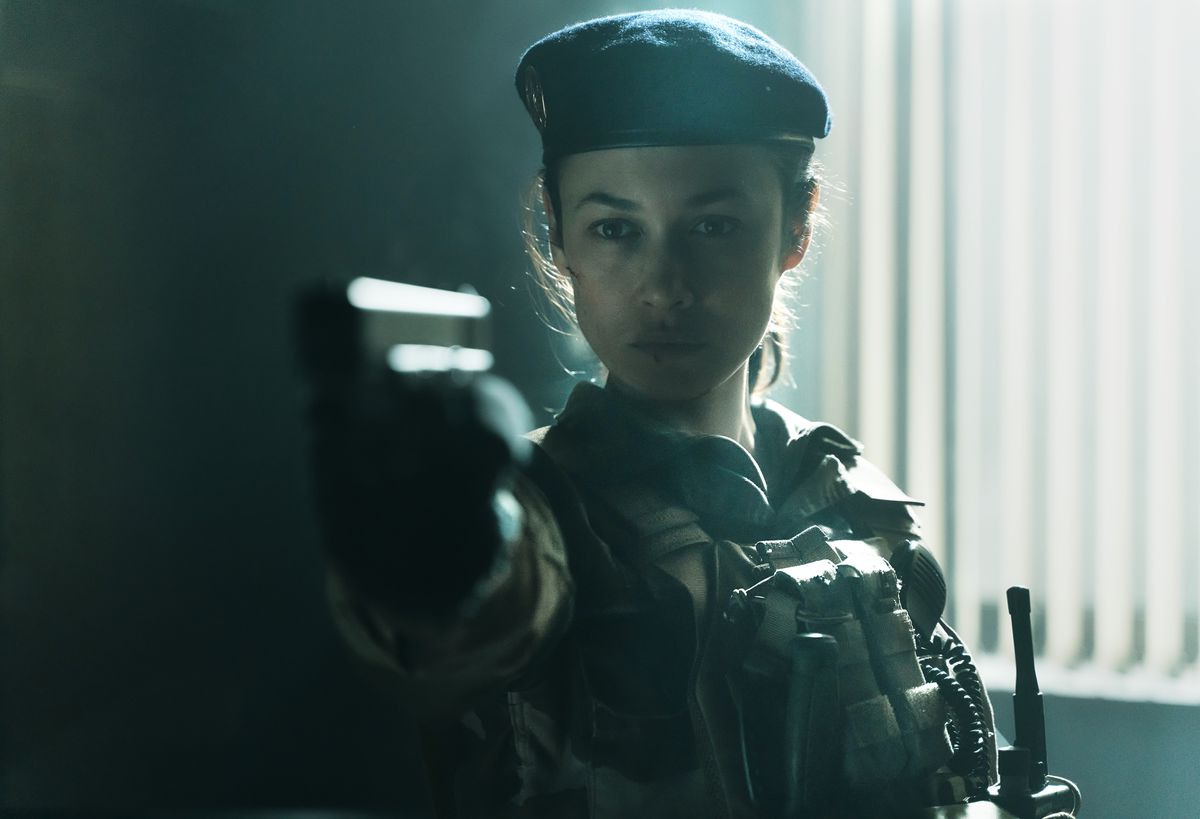Olga Kurylenko dans le rôle de Klara dans Sentinelle