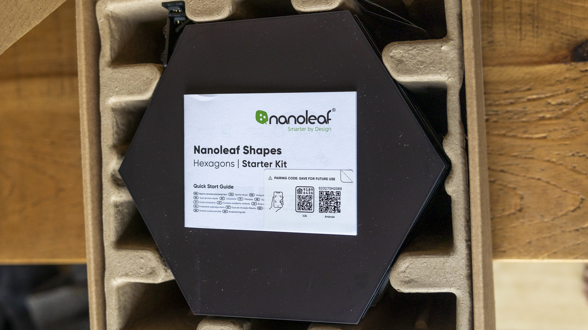 Les formes Nanoleaf Black dans la boîte