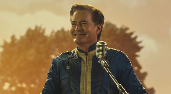 Kyle MacLachlan smiles at the microphone in Fallout.
