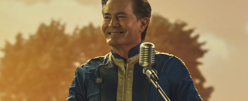 Kyle MacLachlan smiles at the microphone in Fallout.