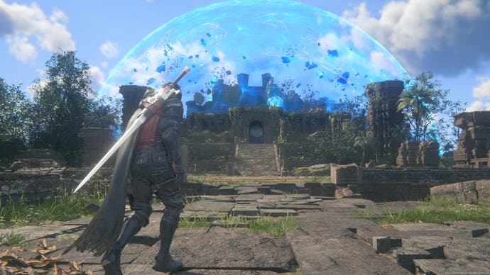 Capture d'écran de Final Fantasy 16 montrant Clive avec une épée marchant vers des ruines de pierre pris dans une bulle de stase bleue du temps en pleine explosion
