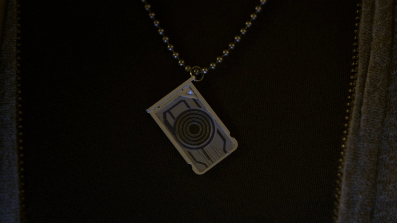 Le collier de puces de données de Sam Flynn de Tron : Legacy.