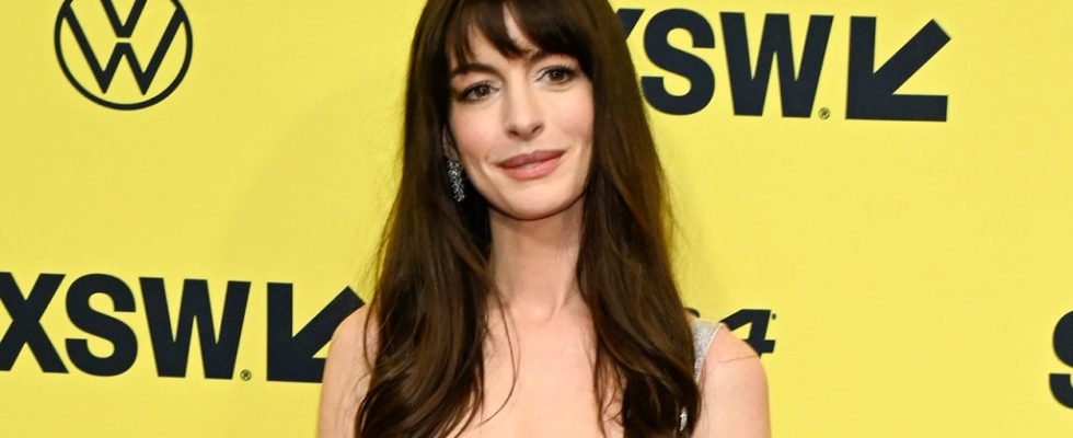 Anne Hathaway explique comment elle a surmonté son statut de « jeune femme chroniquement stressée » à Hollywood
