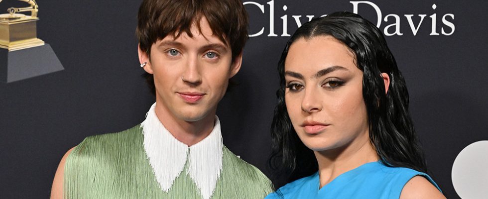 BEVERLY HILLS, CALIFORNIA - FEBRUARY 03: (FOR EDITORIAL USE ONLY) Troye Sivan and Charli XCX attend the 66th GRAMMY Awards Pre-GRAMMY Gala & GRAMMY Salute To Industry Icons Honoring Jon Platt at The Beverly Hilton on February 03, 2024 in Beverly Hills, California. (Photo by Axelle/Bauer-Griffin/FilmMagic)