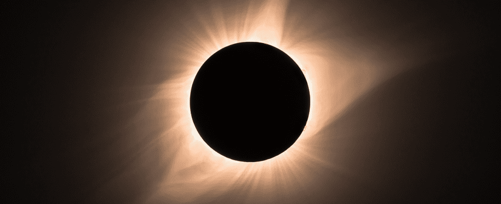 Comment regarder l'éclipse de 2024 : à quelle heure la voir lundi, de quelles lunettes vous aurez besoin et plus encore