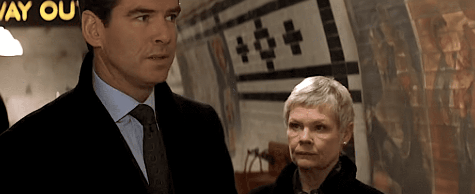 Dame Judi Dench révèle comment elle a réagi lors de sa première rencontre avec Pierce Brosnan, co-star de 007, et je ressens tellement cela